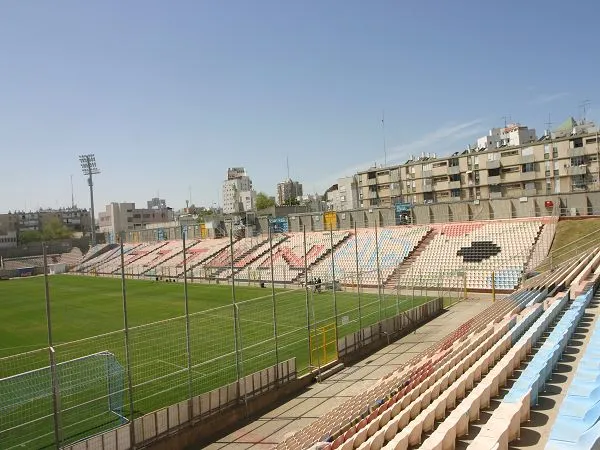 Yud-Alef Stadium Stadion